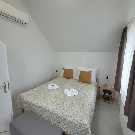 Svab Vendeghaz Bed & Breakfast Ceglédbercel